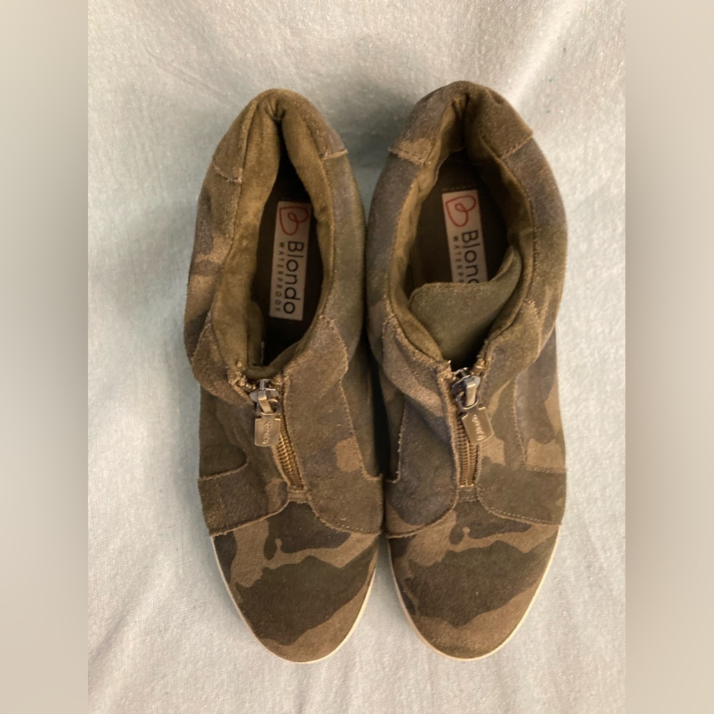 Blondo Glenda Suede Waterproof Wedge Sneakers in Green Camo - Picture 8 of 12